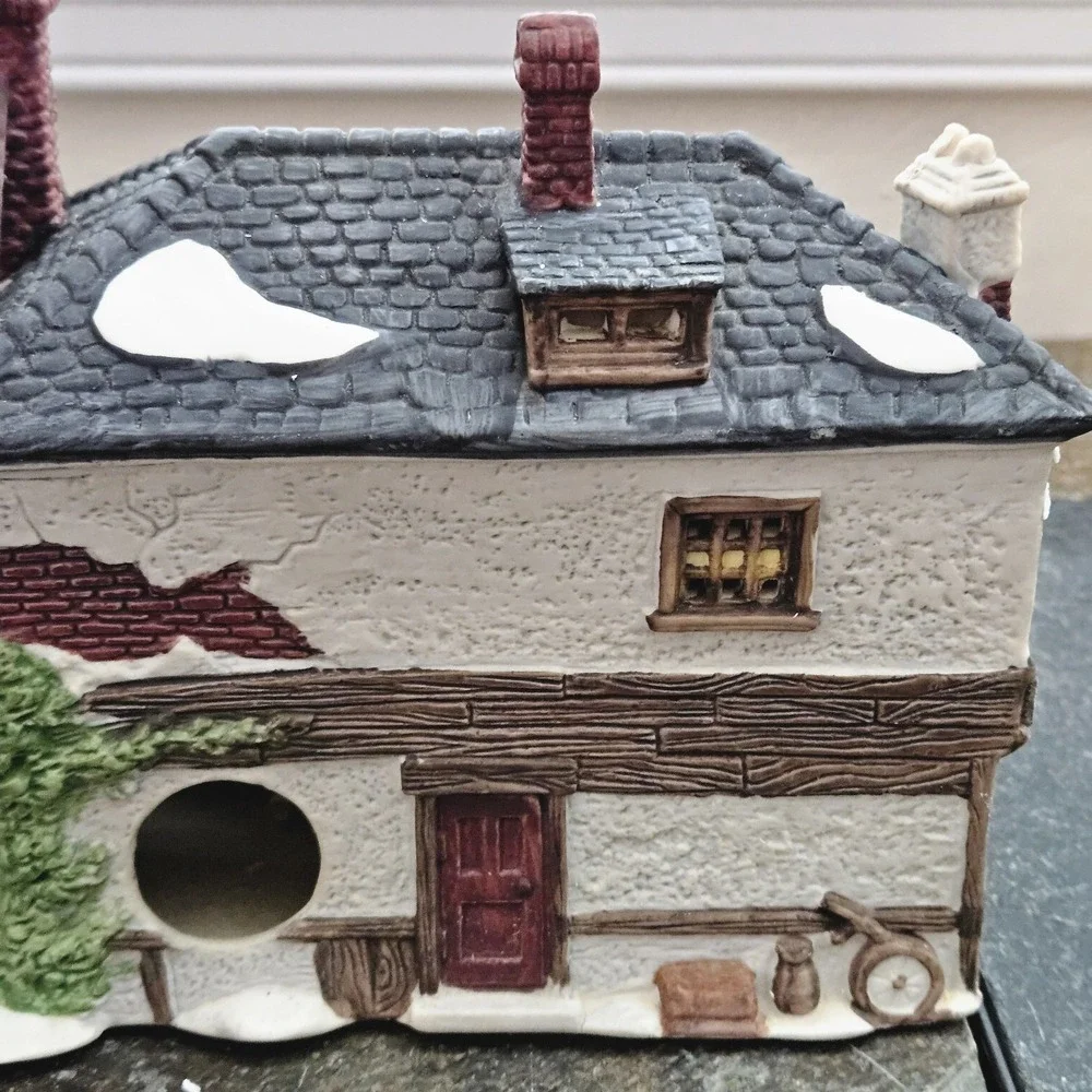 Dept 56 Dickens Village Old Curiosity Shop Retired w/ Box Insert Cord Bulb